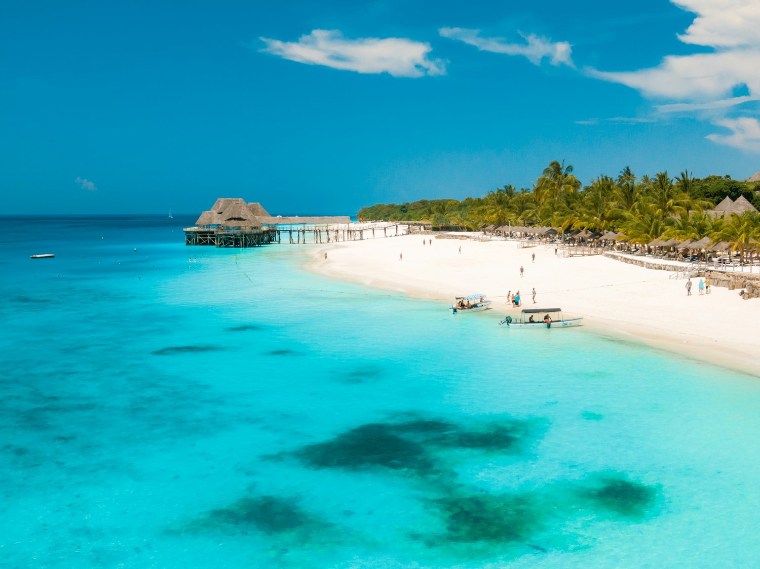 Turquoise water and white sand in Zanzibar